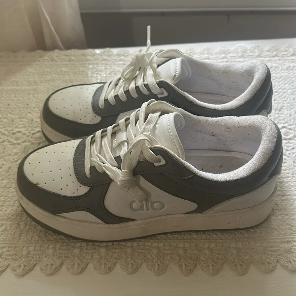 ALO Yoga low top